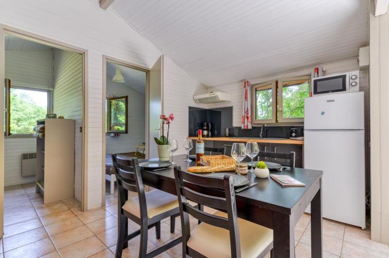 Camping La Serre Aigues-Vives  Zewnętrze zdjęcie