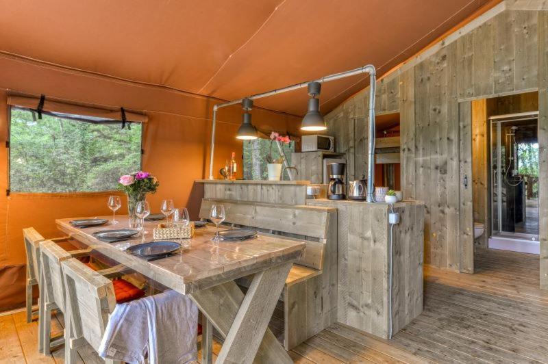 Camping La Serre Aigues-Vives  Zewnętrze zdjęcie